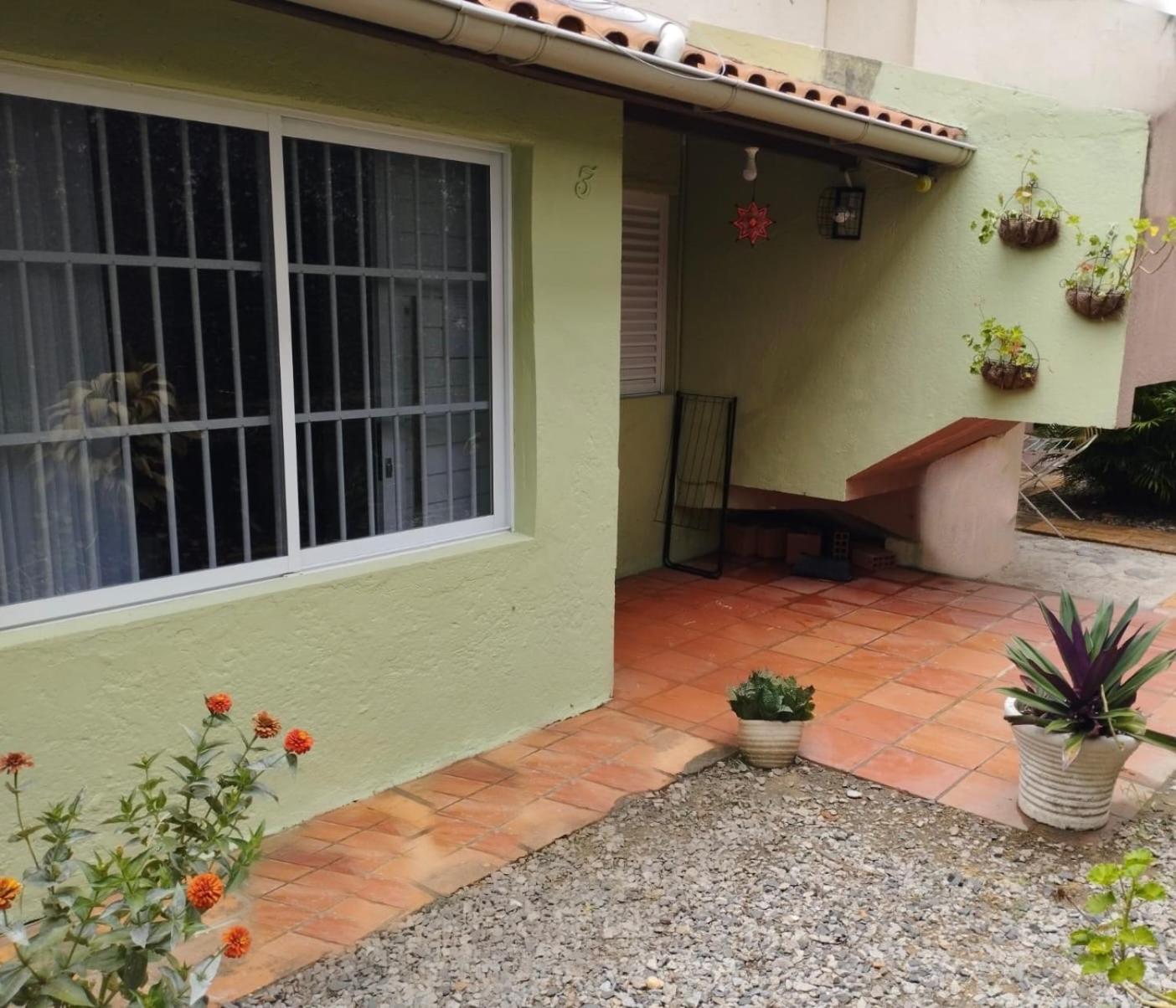 Charmoso apto com clima de casa em Canasvieiras Florianopolis Exterior foto